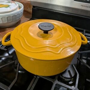 Chantal Mustard Yellow Cast Iron Dutch Oven